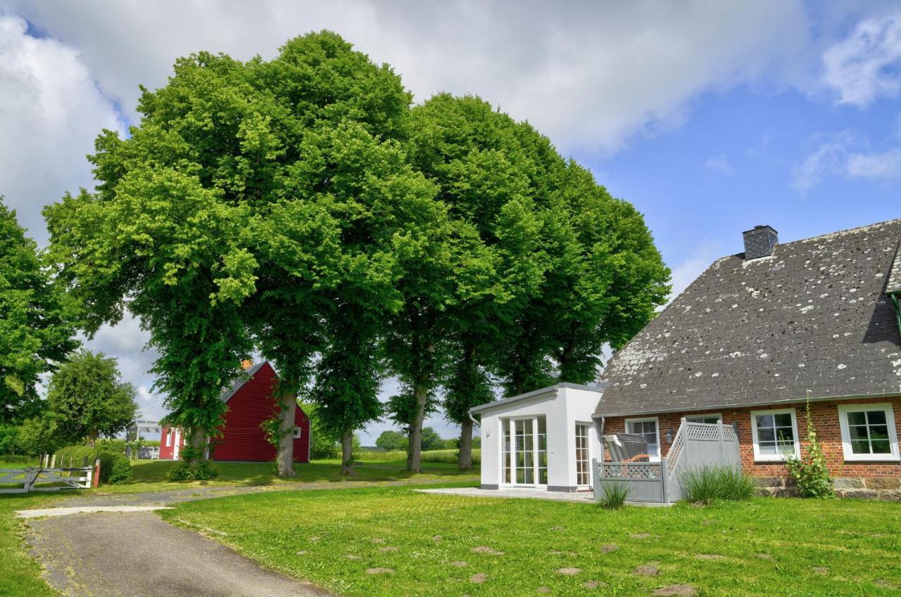 Fewo1846 - Rotes Haus - Idyllisch Gelegenes Haus Mit 2 Schlafzimmern Und Grossem Grundstueck Husby  Luaran gambar